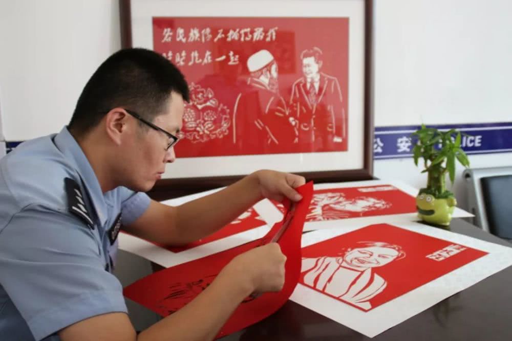 当美术生成为警察……这才是真正的“纸短情长”